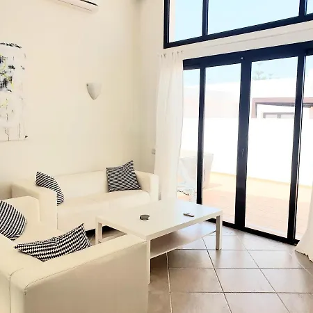 Villa Ora - 2 Bedroom Modern With Uktv, Wifi, Pool Close To Town